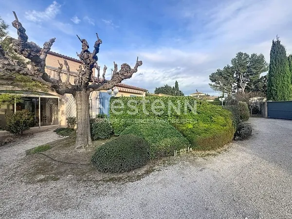 Maison familiale avec piscine et grand terrain à vendre à Graveson