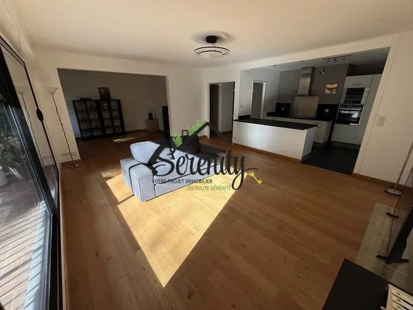 Appartement type 3, 2 chambres, balcons et parking.