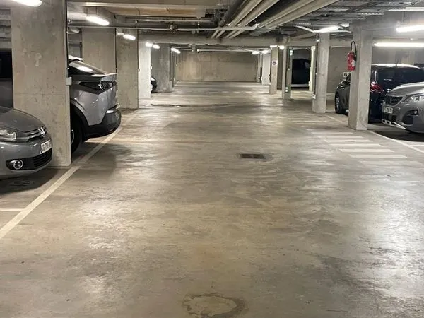 Place de parking en sous-sol - Métro Saint-Denis / Porte de Paris