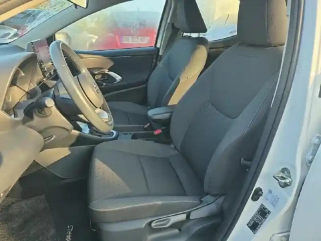 Toyota Yaris 116h dynamic 5p my22 — photo 7