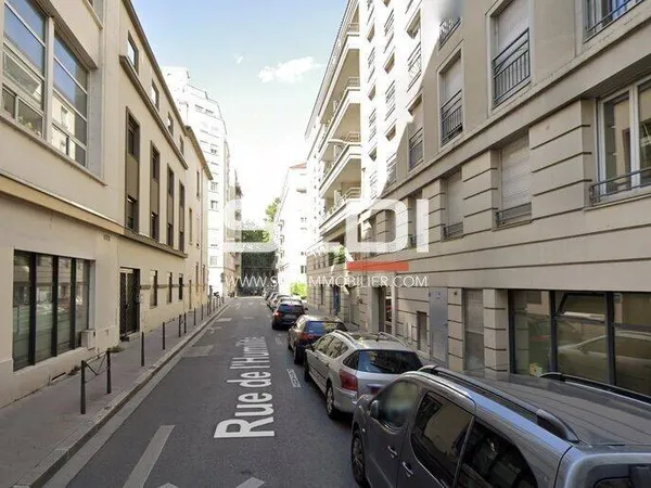 Bureau 65 m²