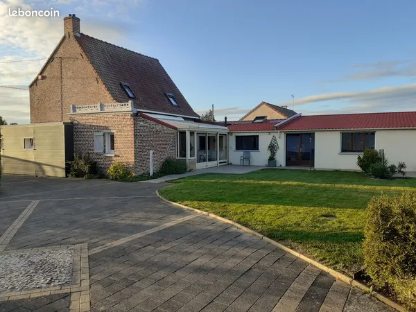 Maison avec hangar