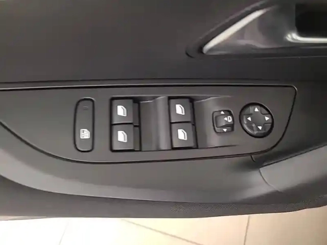Peugeot 2008 puretech 100 s&amp;s bvm6 — photo 25