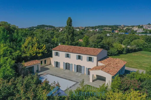 Villa 6 pièces 250 m²