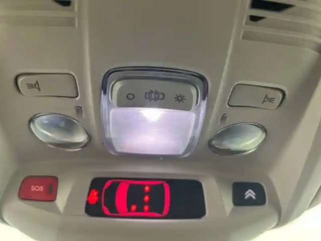 Citroën C5 Aircross hybride rechargeable 225 e-eat8 — photo 22