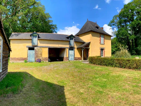 Vends maison ancienne entourée de verdure