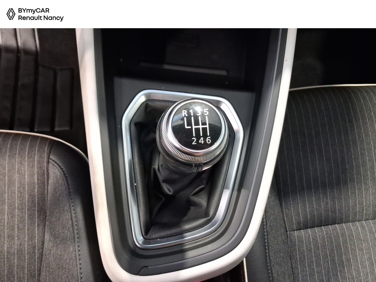 Renault Clio TCe 90 — photo 22