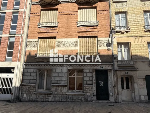 Combles à aménager de 52 m² au 3e étage à Orléans rue Théophile Chollet. Beau potentiel pour projet 