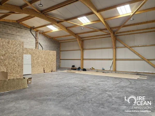 Local industriel 185 m²