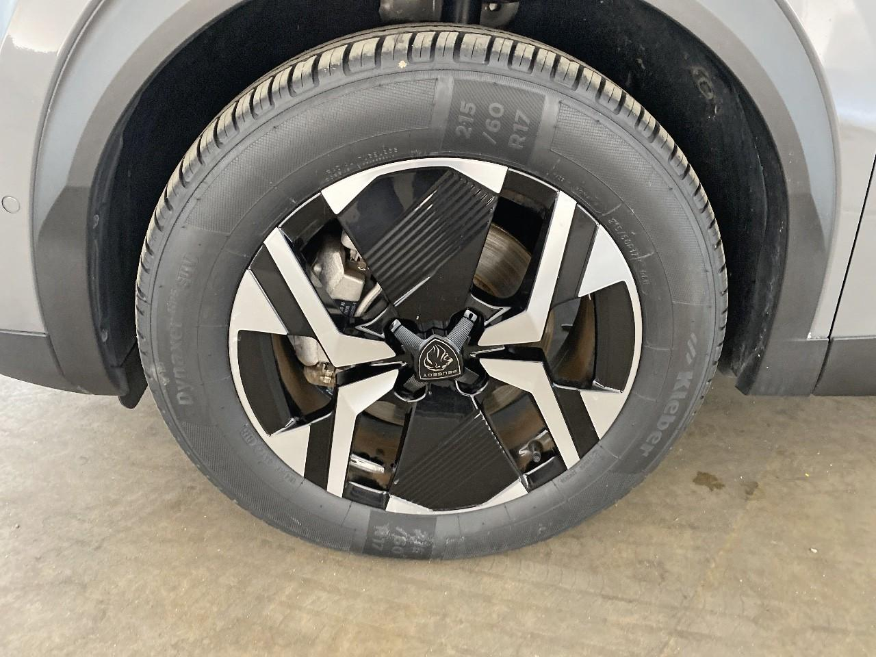 Peugeot 2008 e-2008 156ch 54 kwh gt — photo 11