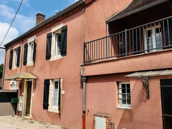 Ensemble immobilier 3 logements existants Centre-ville de Louhans terrain d'environ 2000 m2