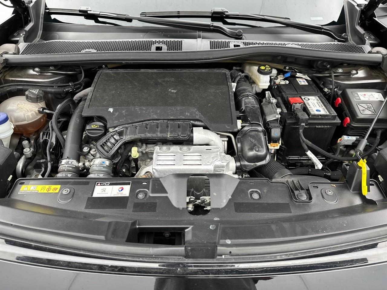 Peugeot 2008 puretech 130 s&s eat8 gt — photo 13