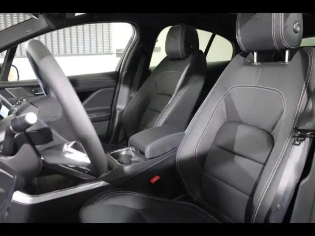 Jaguar I-Pace ev400 r-dynamic se awd — photo 26
