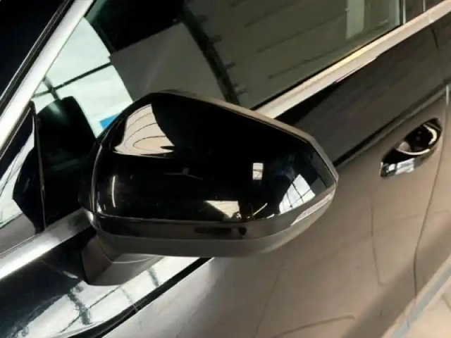 Audi Q3 35 tdi 150ch design luxe s tronic 7 — photo 9