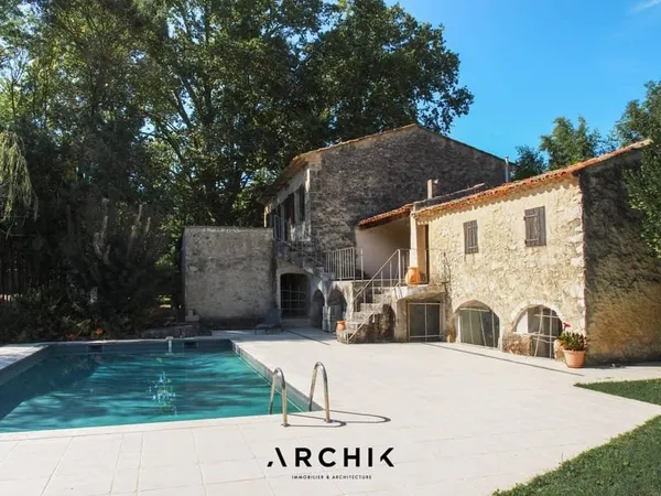 Maison 7 pièces 330 m²