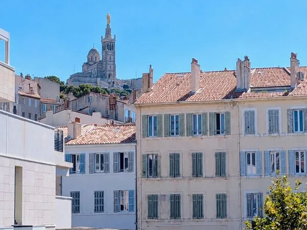 MARSEILLE 7e - Appartement de charme de 84 m² | 3 chambres | Vue sur Notre-Dame de la Garde
