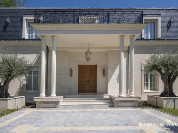 THE LYS PRIVATE ESTATE