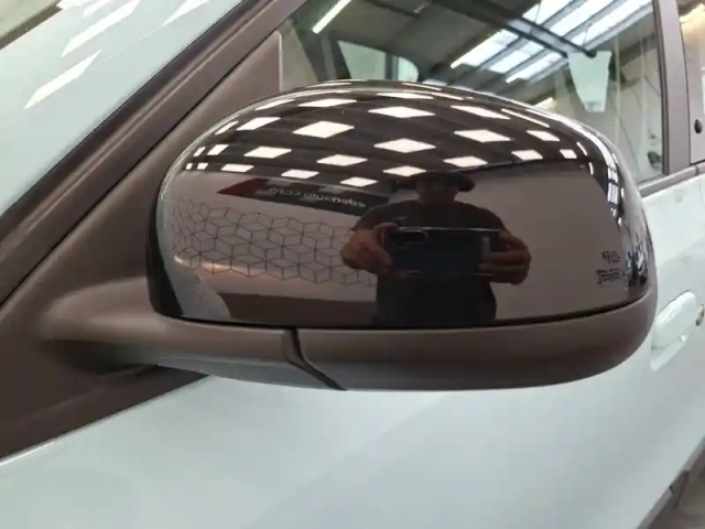 Renault Twingo iii e-tech — photo 27