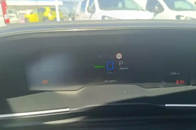 Peugeot 508 hybrid 225 e-eat8 — photo 18