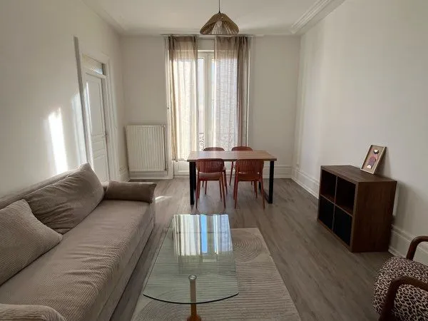 BELFORT CENTRE - LOCATION / COLOCATION APPARTEMENT MEUBLÉ 64 m² - 2 CHAMBRES - BALCON - CAVE - JARDI