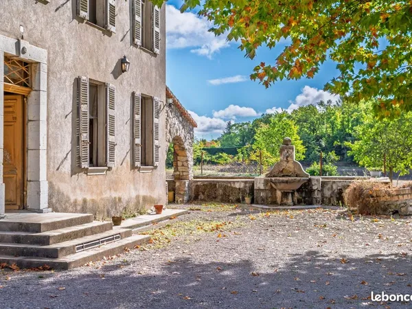 Propriété 30 pièces 1200 m²