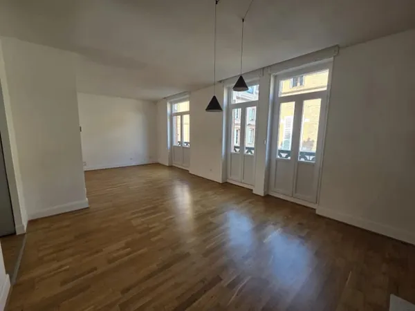 Local 82 m²