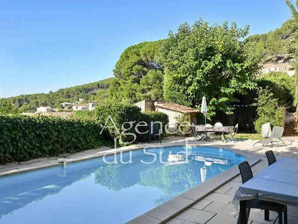 Maison 8 pièces 300 m²