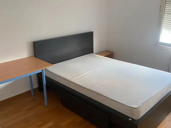 Colocation une chambre disponible
