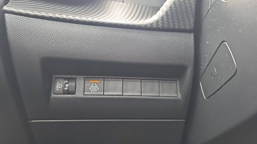 Peugeot 208 1.2 PureTech 100 - Allure – 2021 – 54998 km – Essence – Boîte Manuelle — photo 17