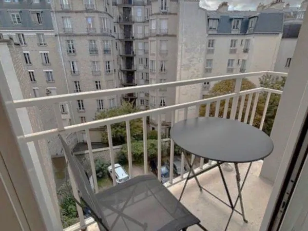 À louer - Élégant appartement 3 pièces avec balcon à Auteuil