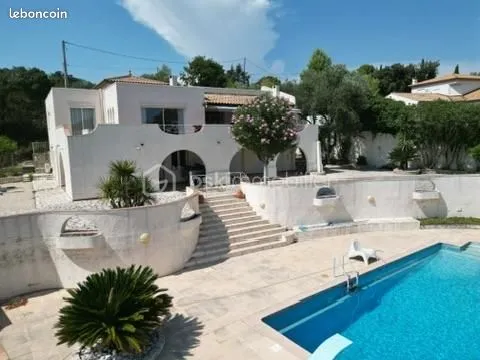 Maison 5 pièces 211 m²
