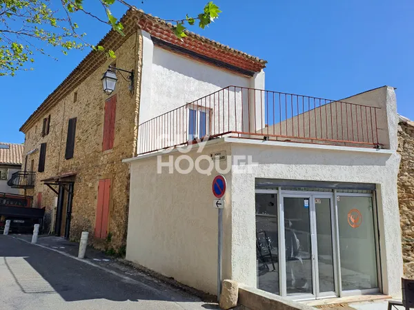 Local commercial de caractère avec terrasse au Coeur de Connaux