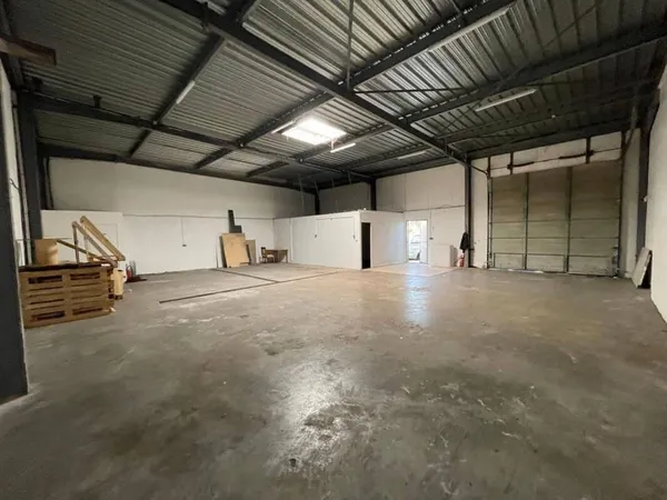 Local d'activité 1 pièce 192 m²