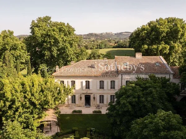 Maison 15 pièces 840 m²
