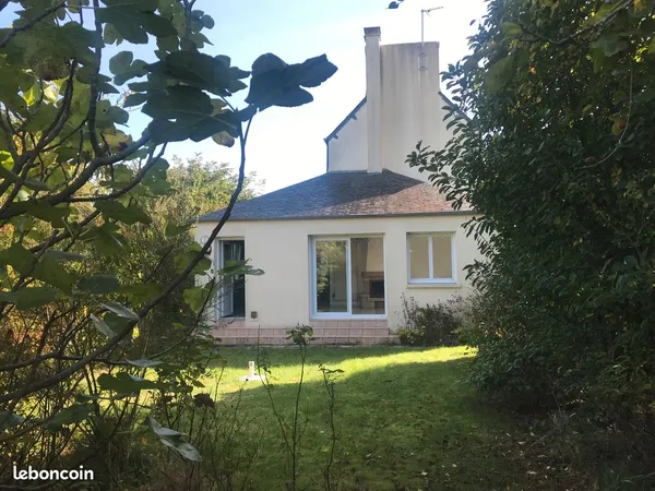 Maison de ville avec jardin arboré