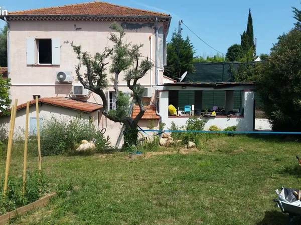 Recherche un/une colocataire - maison avec jardin à Antibes