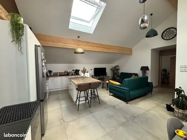 Appartement 90 m² rénové à neuf - Terrasse 21 m² - Centre de Remiremont