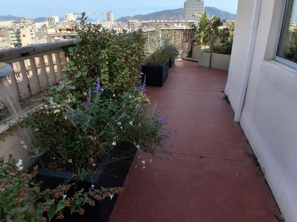 Vends appartement place castellane 13006