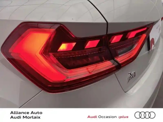 Audi A1 sportback 25 tfsi 95ch design s tronic 7 — photo 12