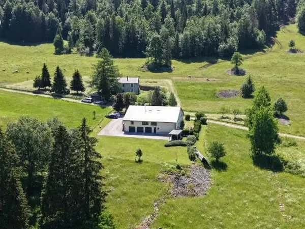 Frontière SUISSE Les Rousses Propriété d'exception rare sur le marché : Splendide ferme rénovée.