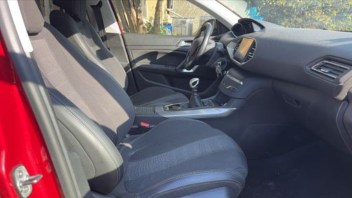 Peugeot 308 1.2 PureTech 130 - Allure Business – 2019 – 120042 km – Essence – Boîte Manuelle — photo 8