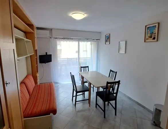 Location appartement 25m² + 5m² terrasse tout équipé avec lit double et multiple rangement + garage 