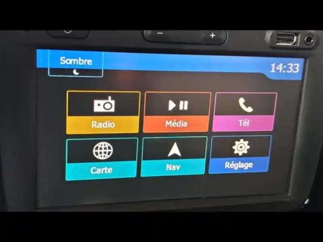 Dacia Duster 1.5 dci 110ch black touch 4x2 + attelage — photo 17