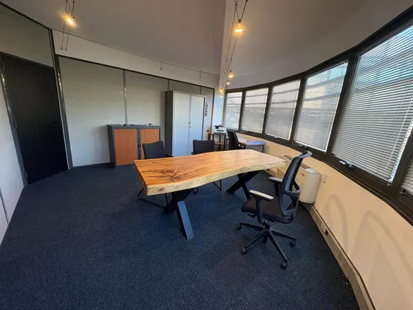 Local professionnel 63 m²