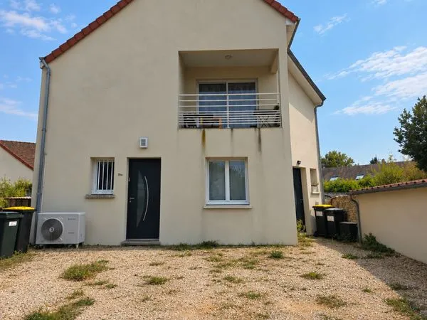 Appartement T3 67m2 avec cour privative- Saint Claude de Diray