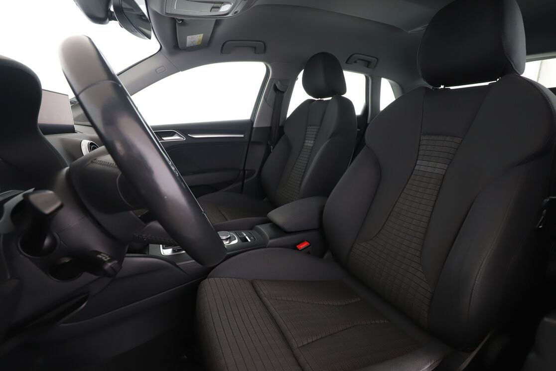 Audi A3 Sportback 35 TDI Sport S Tronic 7 — photo 9