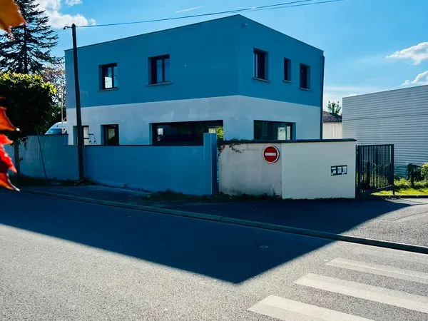 IMMEUBLE NEUF 160 m² - Activité + Habitation - 6 Stationnements Privatifs - Pamfou (77)