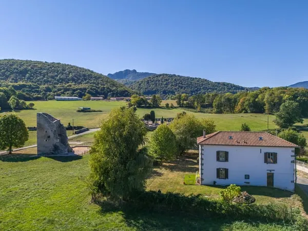 Maison de village avec sa ruine