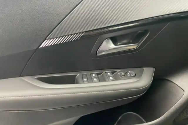 Peugeot 208 100 s&amp;s bvm6 — photo 21