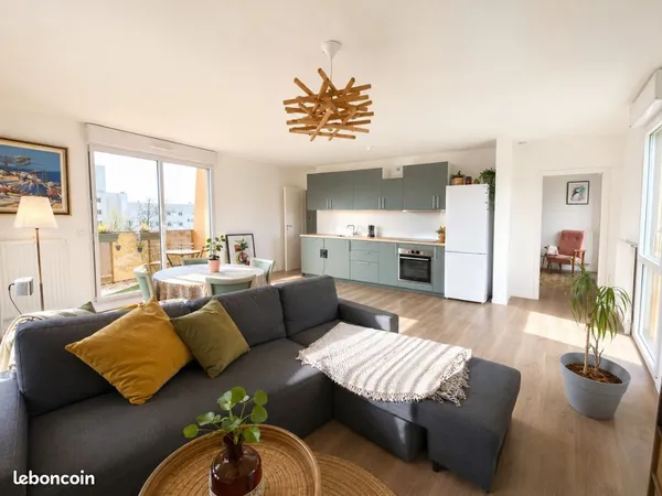 T3 meublé lumineux avec balcon, parking et ascenseur - Nantes